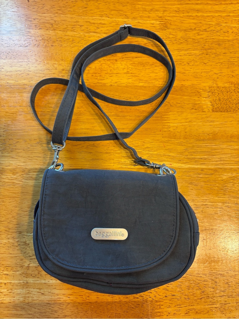 Baggallini Convertible Crossbody/Shoulder/Belt Bag with multiple pockets